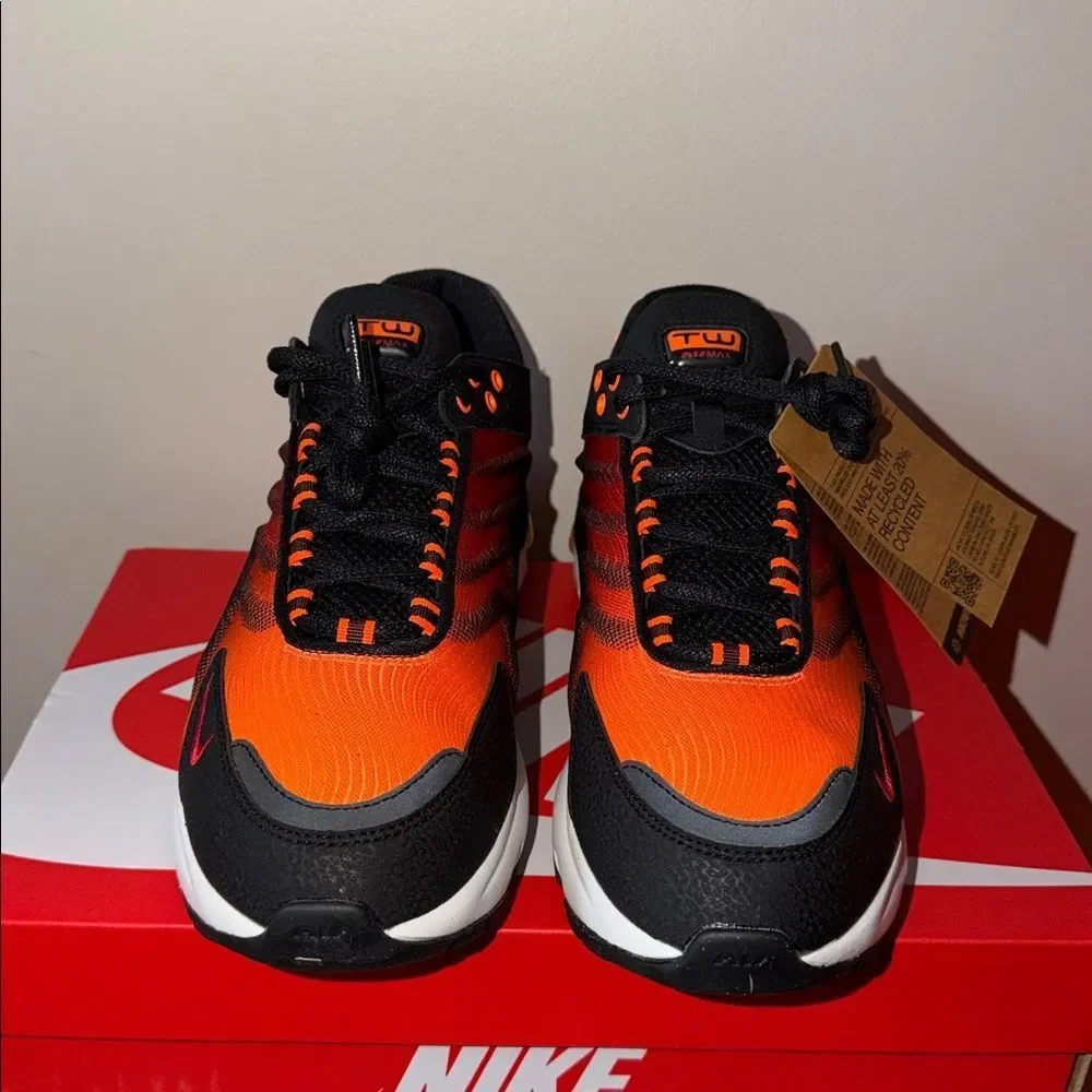 Nike Air Max TW SE Black Total Orange FJ2590-001 Men’s Size 13